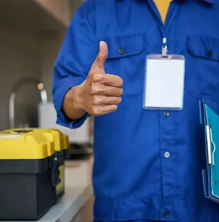 Schlüsseldienst Mitarbeiter mit Tasche